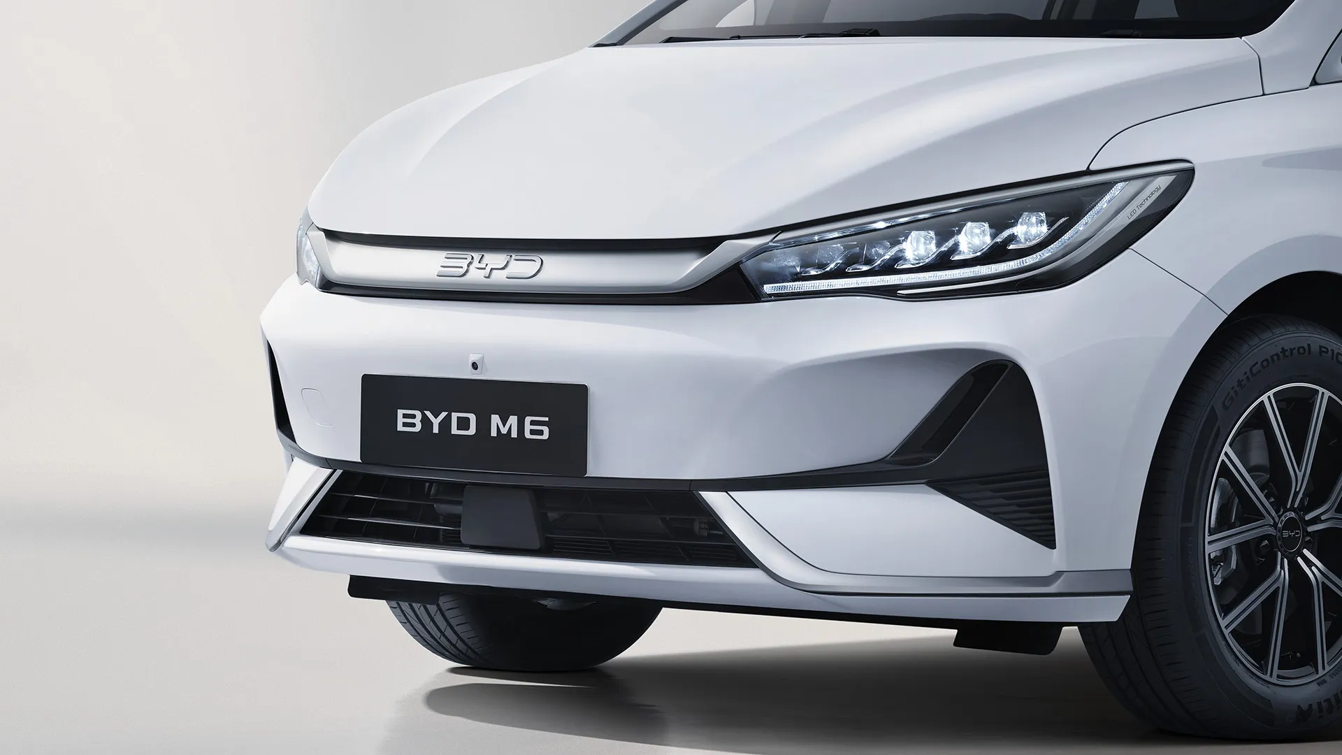 BYD M6 từ trên cao - tổng quan thiết kế MPV điện