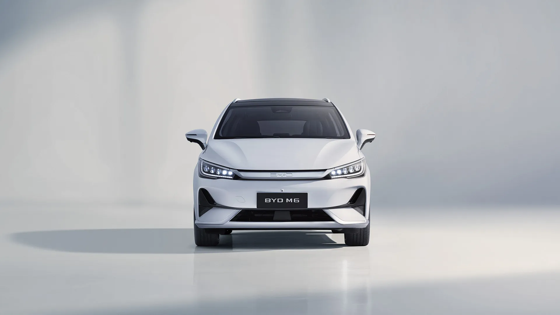 BYD M6 toàn cảnh - MPV điện với công nghệ Blade Battery