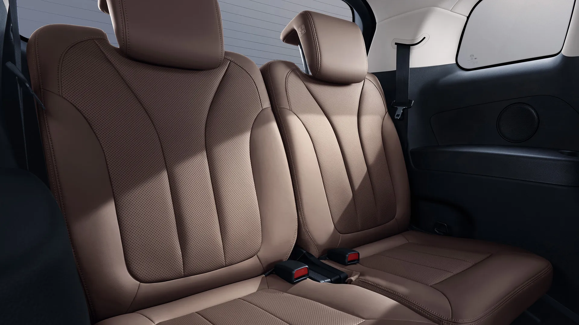 BYD M6 ghế sau - không gian 7 chỗ rộng rãi và thoải mái